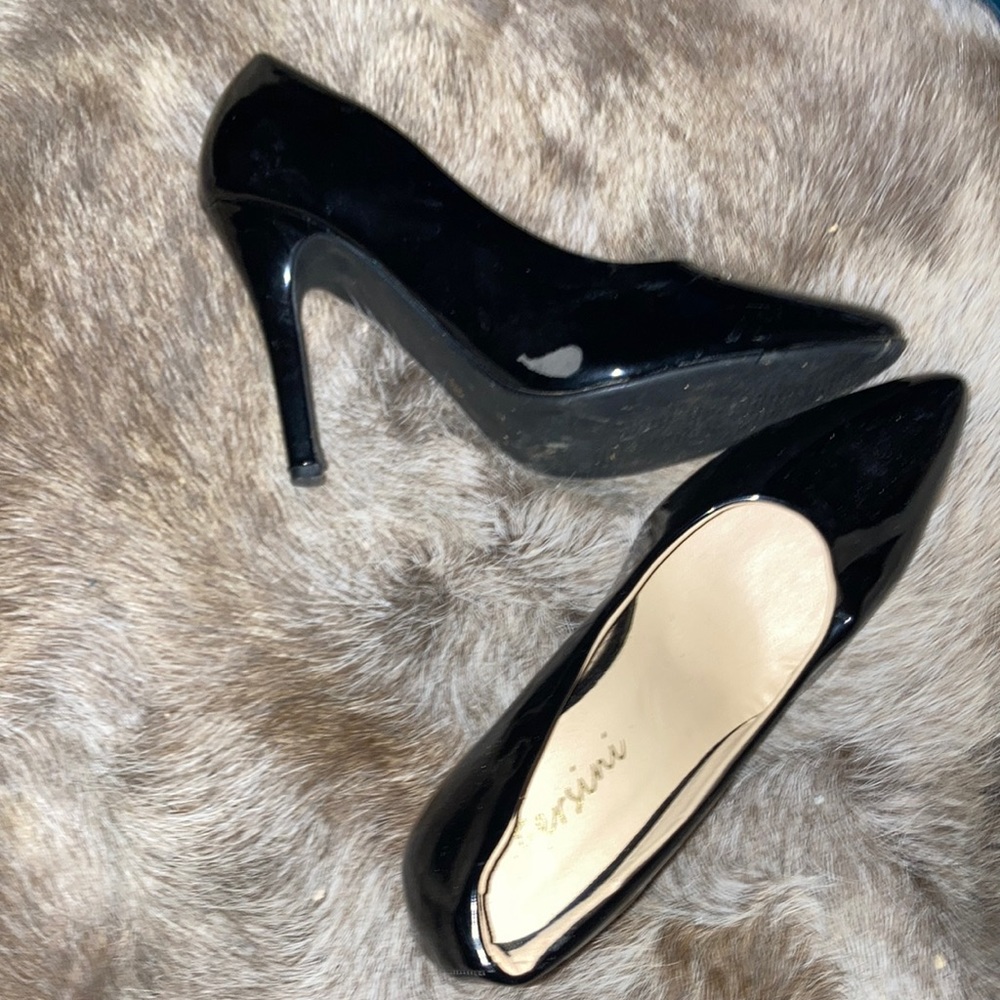 Black patent leather pump 6” heal